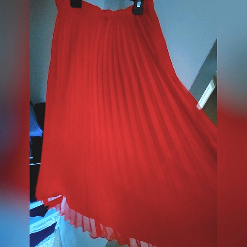 High-waisted pleated A-line skirt